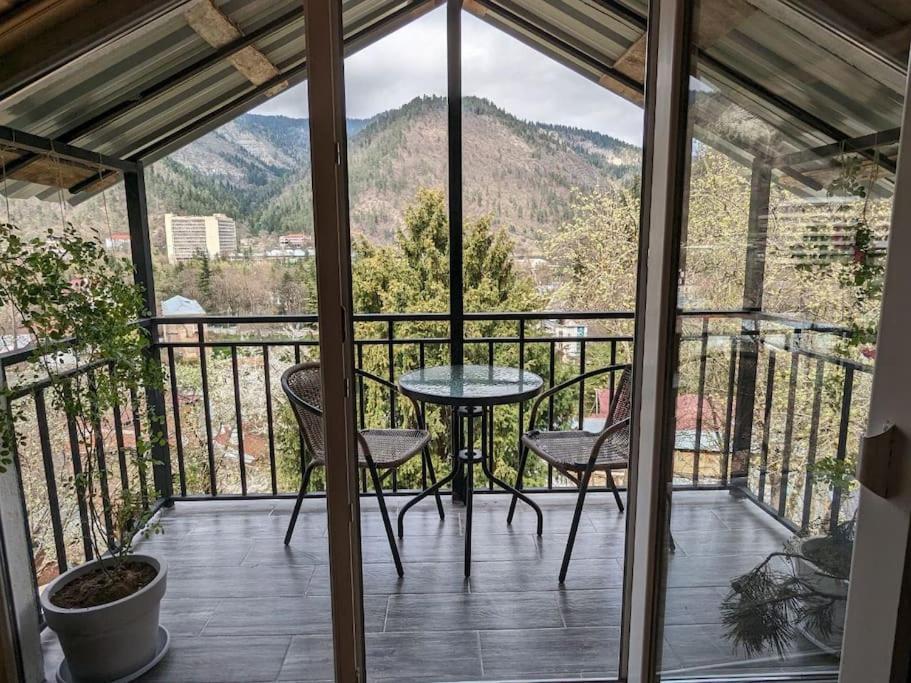Апартаменты Unforgettable Attic With Balcony In Боржоми Экстерьер фото