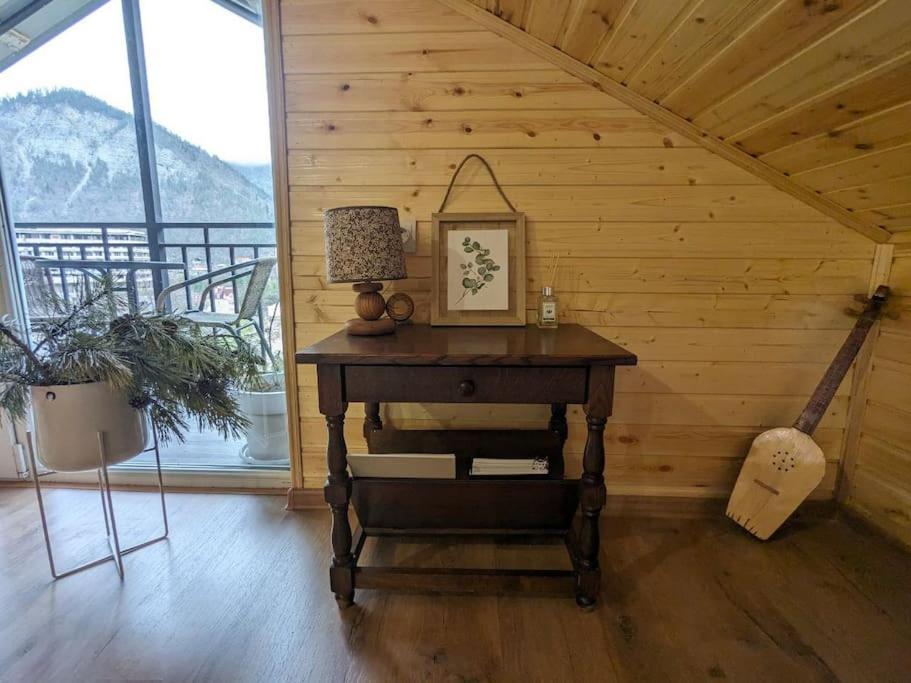 Апартаменты Unforgettable Attic With Balcony In Боржоми Экстерьер фото