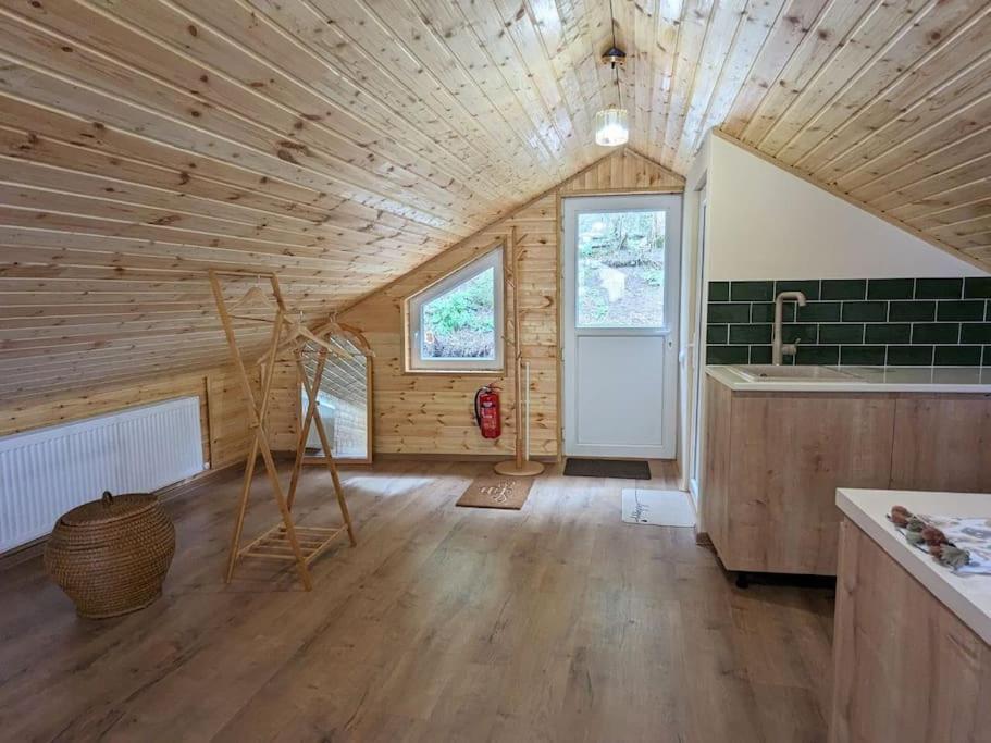 Апартаменты Unforgettable Attic With Balcony In Боржоми Экстерьер фото
